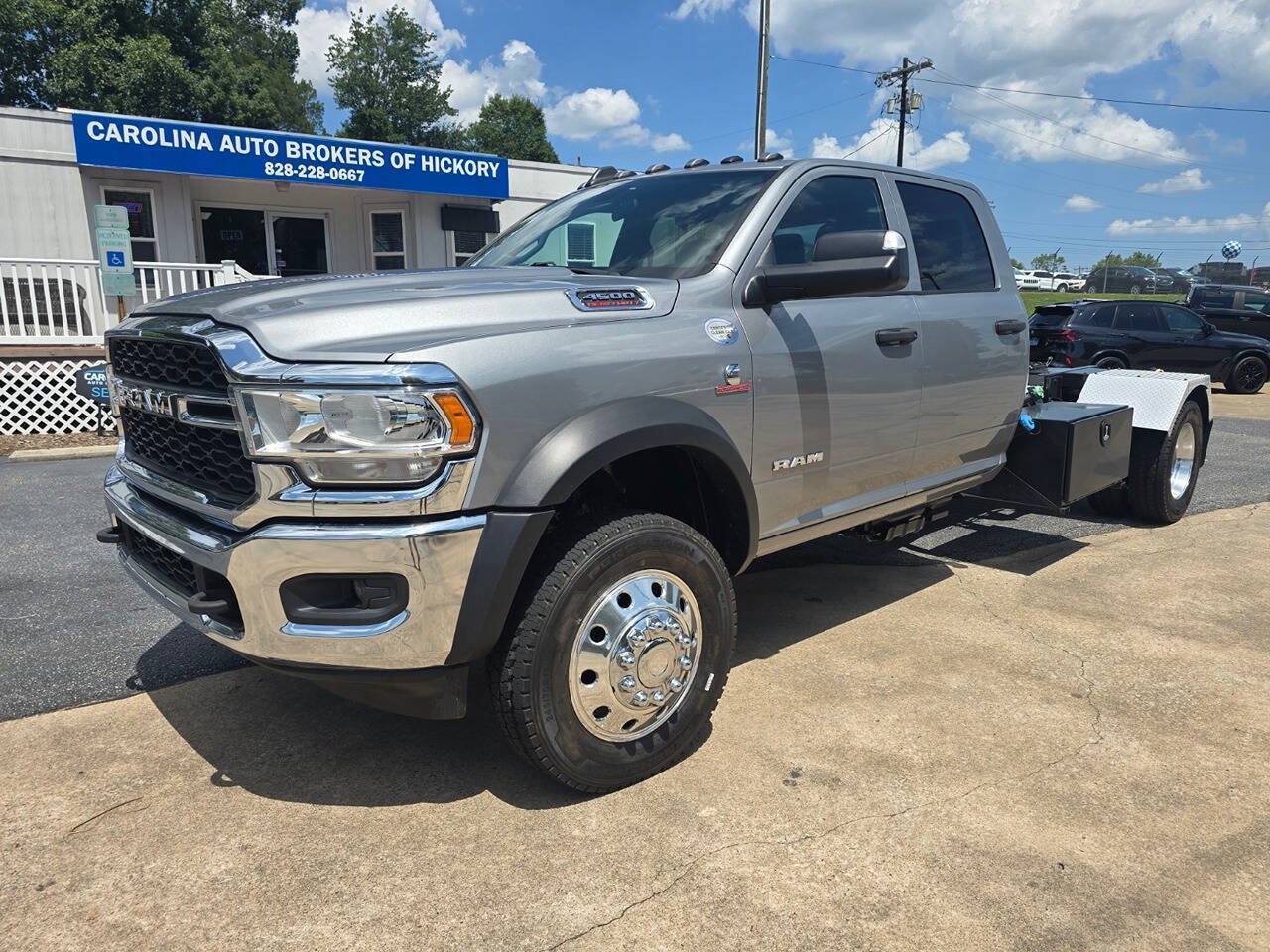 Used 2022 RAM 4500 Tradesman w/ Chrome Appearance Group AWD/4WD image 2