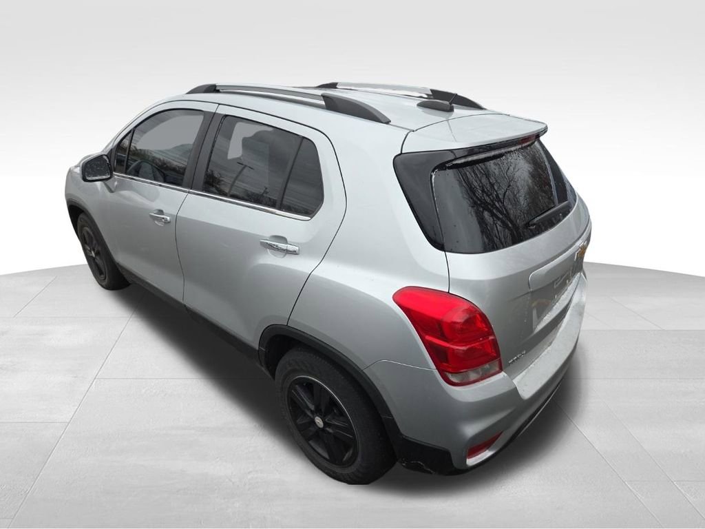 Used 2020 Chevrolet Trax LT w/ LT Convenience Package image 9