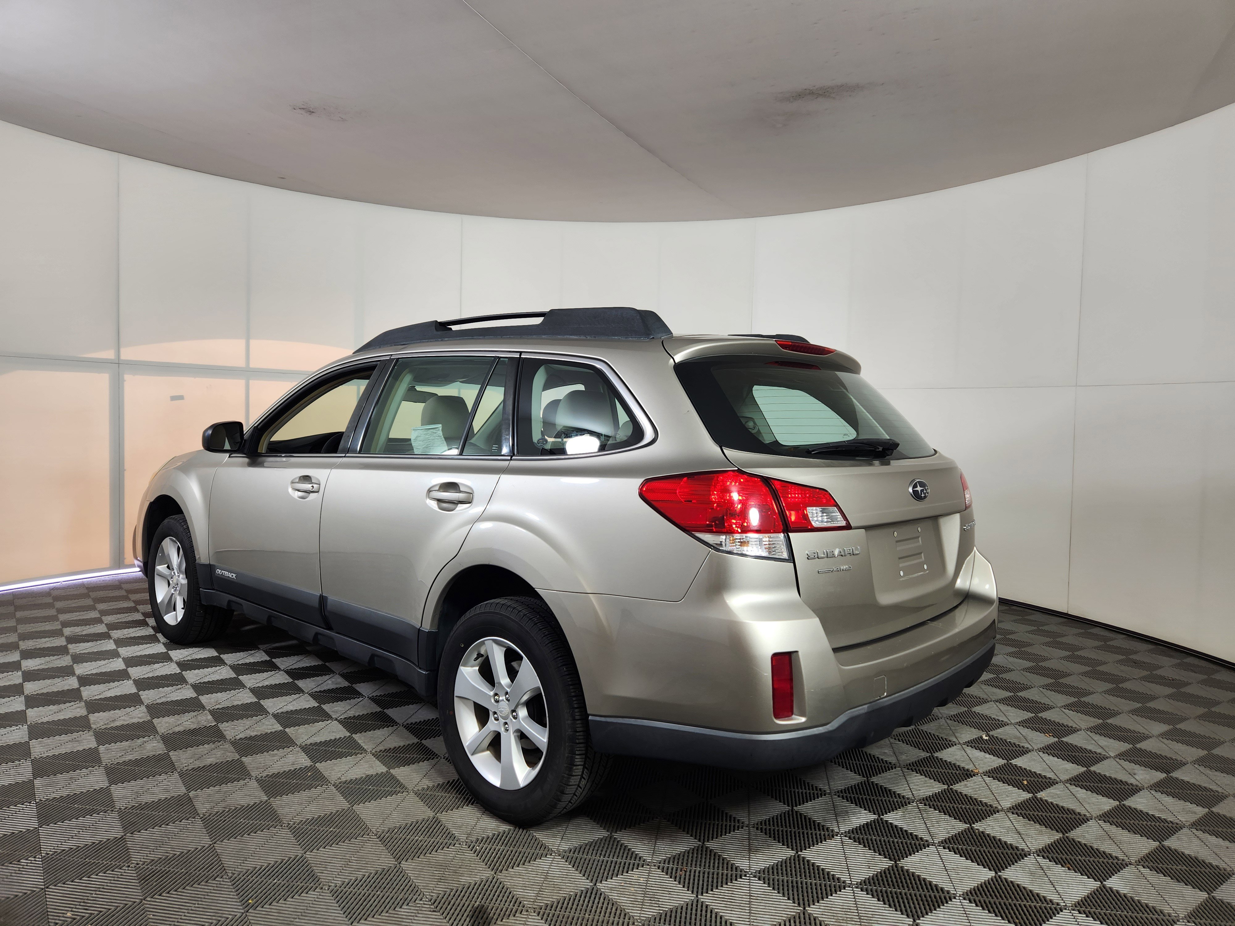 Used 2014 Subaru Outback 2.5i w/ Alloy Wheel Package image 5