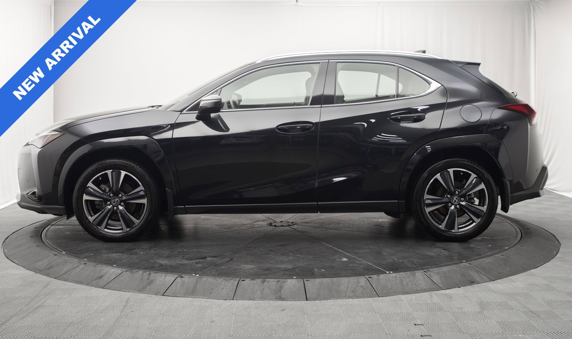 Used 2023 Lexus UX 250h AWD w/ Premium Package image 6