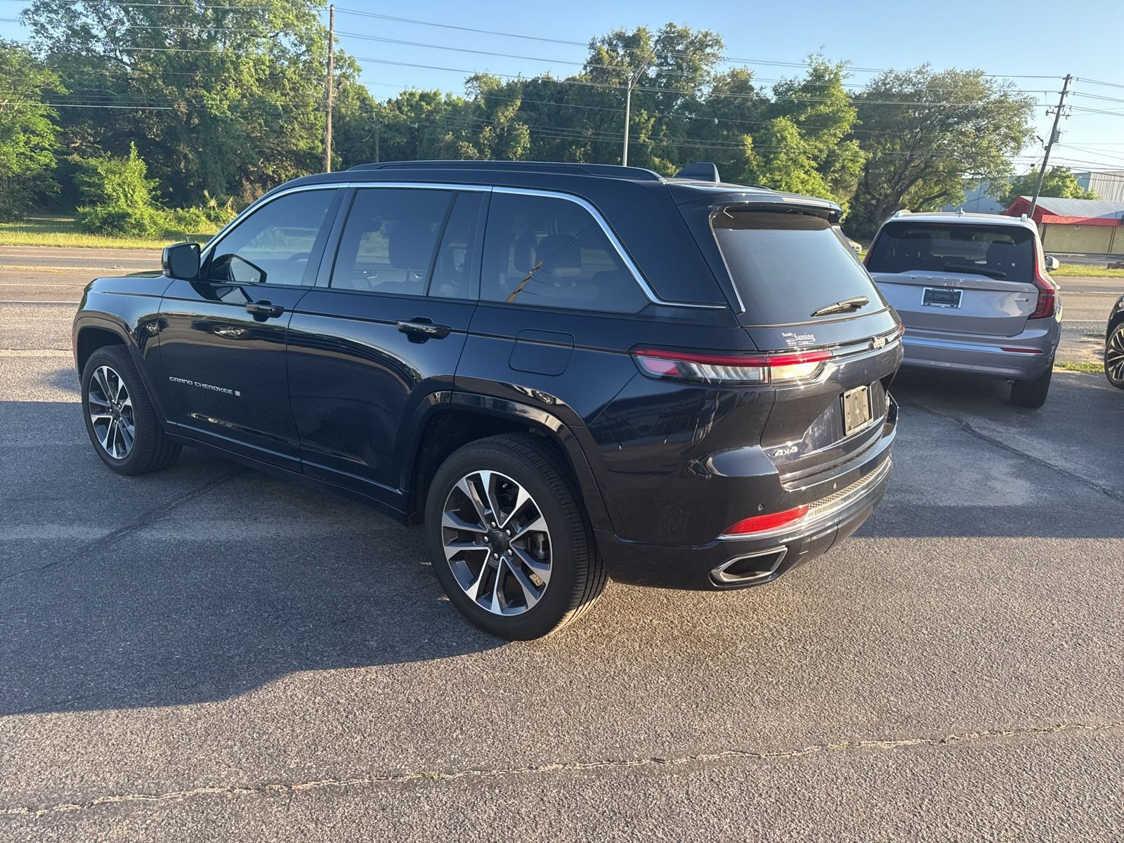 Used 2024 Jeep Grand Cherokee Overland image 3