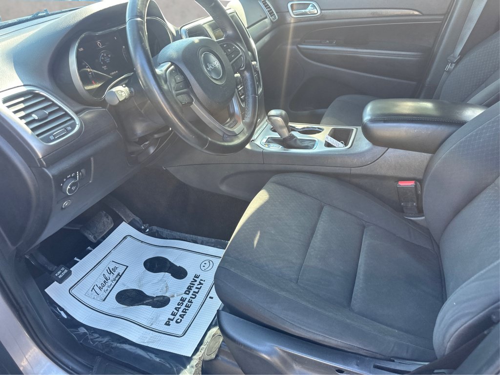 Used 2018 Jeep Grand Cherokee Laredo AWD/4WD image 11