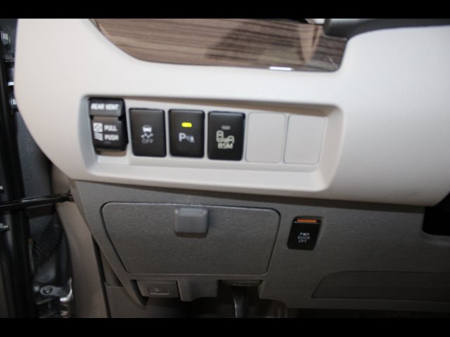 Used 2017 Toyota Sienna XLE w/ XLE Navigation Package FWD image 20