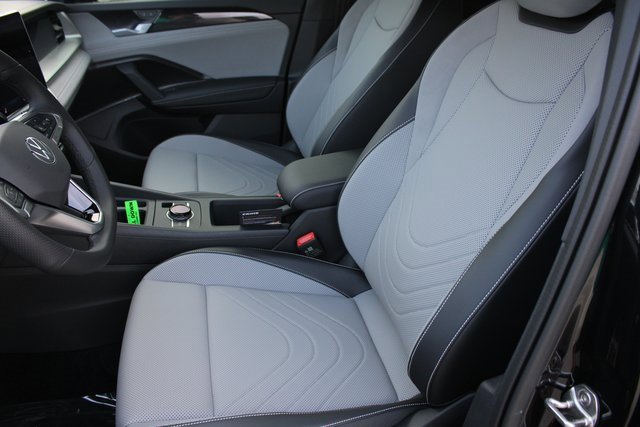 New 2025 Volkswagen Tiguan SE R-Line image 5