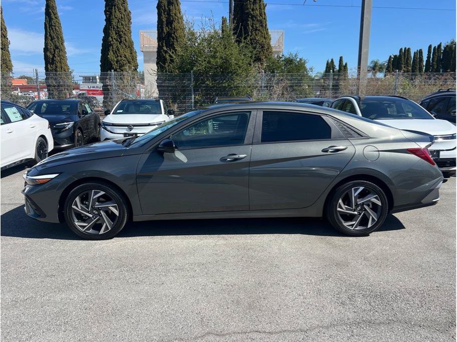 Used 2025 Hyundai Elantra SEL FWD image 7