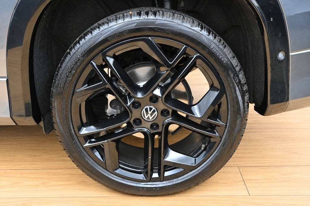 Used 2025 Volkswagen Tiguan SE R-Line AWD/4WD image 10