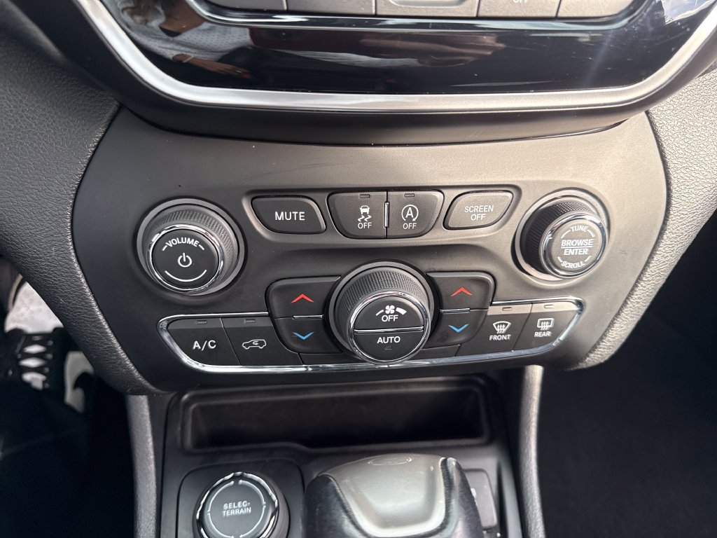 Used 2021 Jeep Cherokee High Altitude AWD/4WD image 36