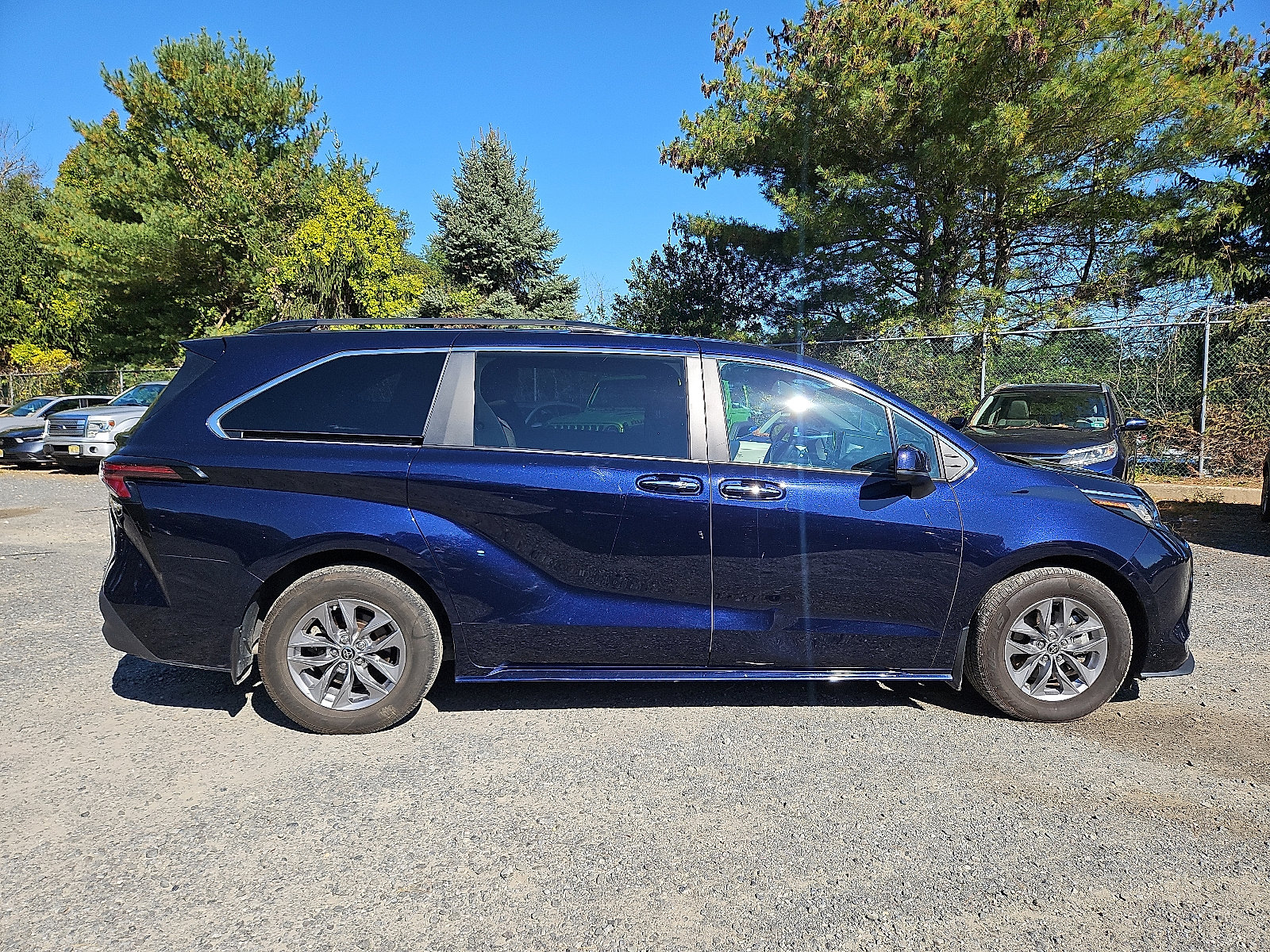 Used 2023 Toyota Sienna XLE image 8