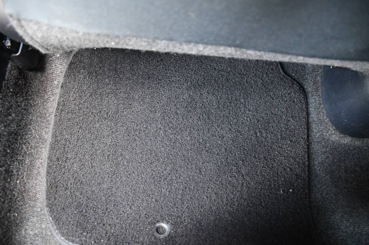 Used 2013 Toyota Yaris LE FWD image 17