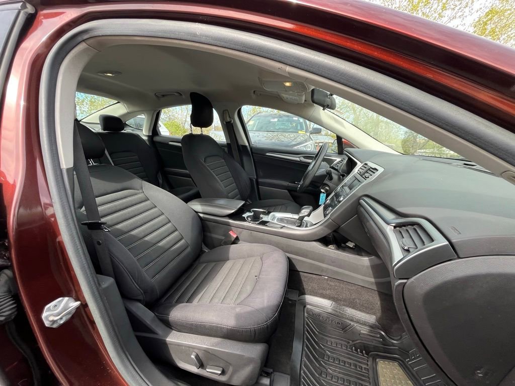 Used 2015 Ford Fusion SE FWD image 12