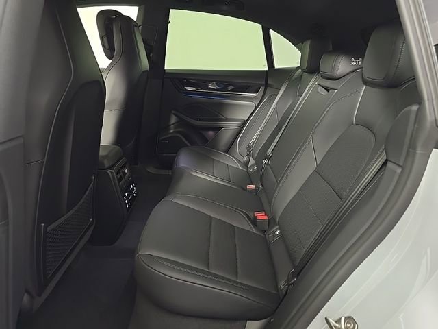 Certified 2025 Porsche Macan Electric image 16