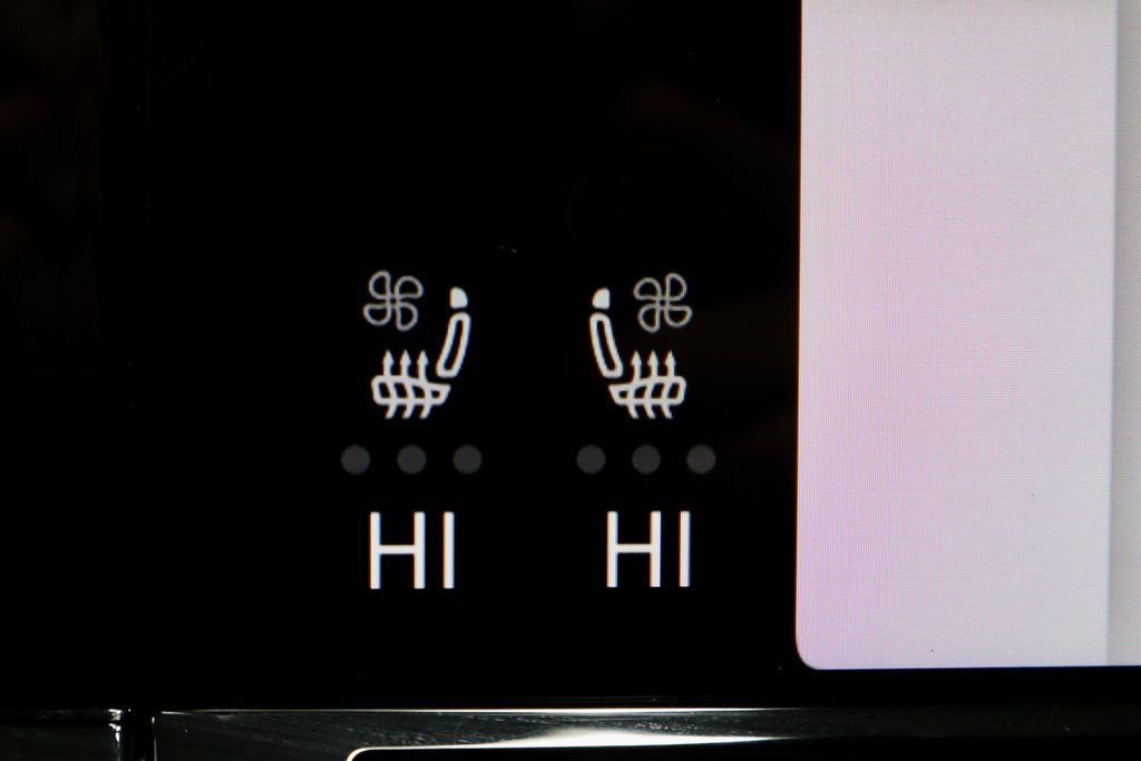 Used 2025 Volkswagen Atlas SE image 4