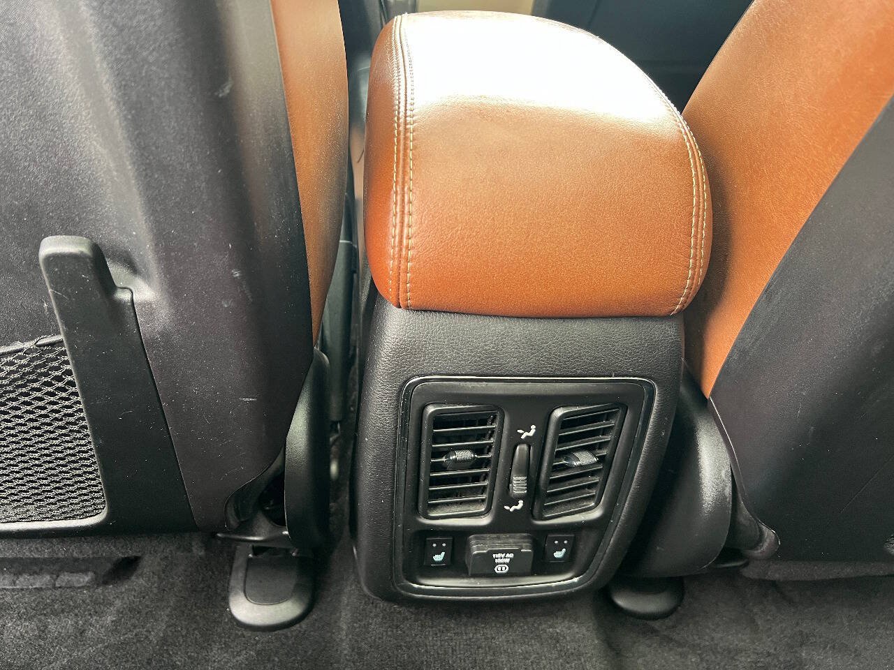 Used 2011 Jeep Grand Cherokee Overland Summit AWD/4WD image 39