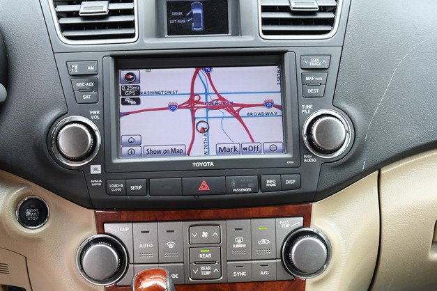 Used 2012 Toyota Highlander Limited w/ Tow Pkg AWD/4WD image 21