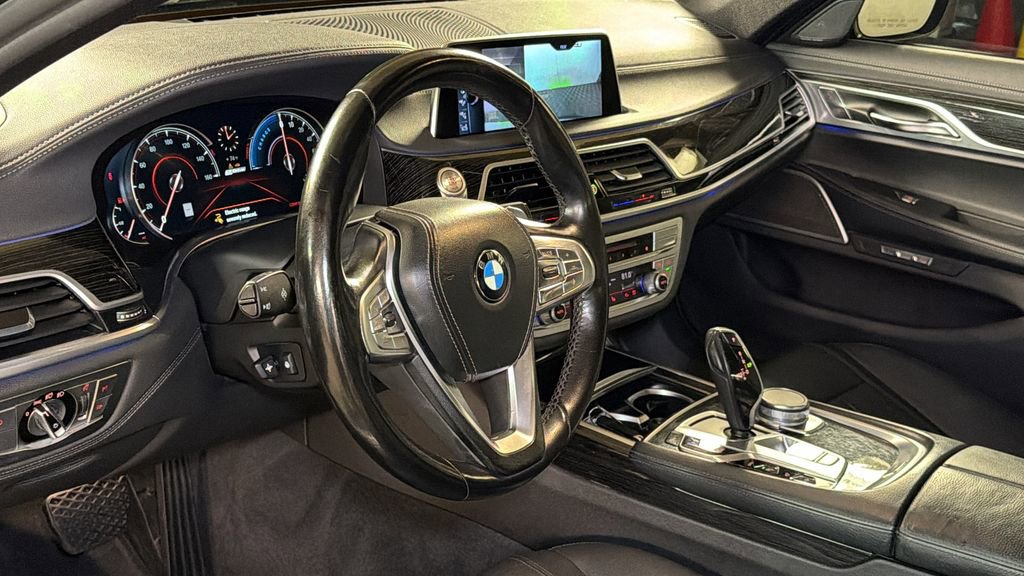 Used 2017 BMW 740e xDrive image 21