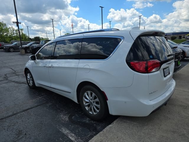 Used 2018 Chrysler Pacifica Touring-L Plus w/ Advanced Safetytec Group FWD image 2