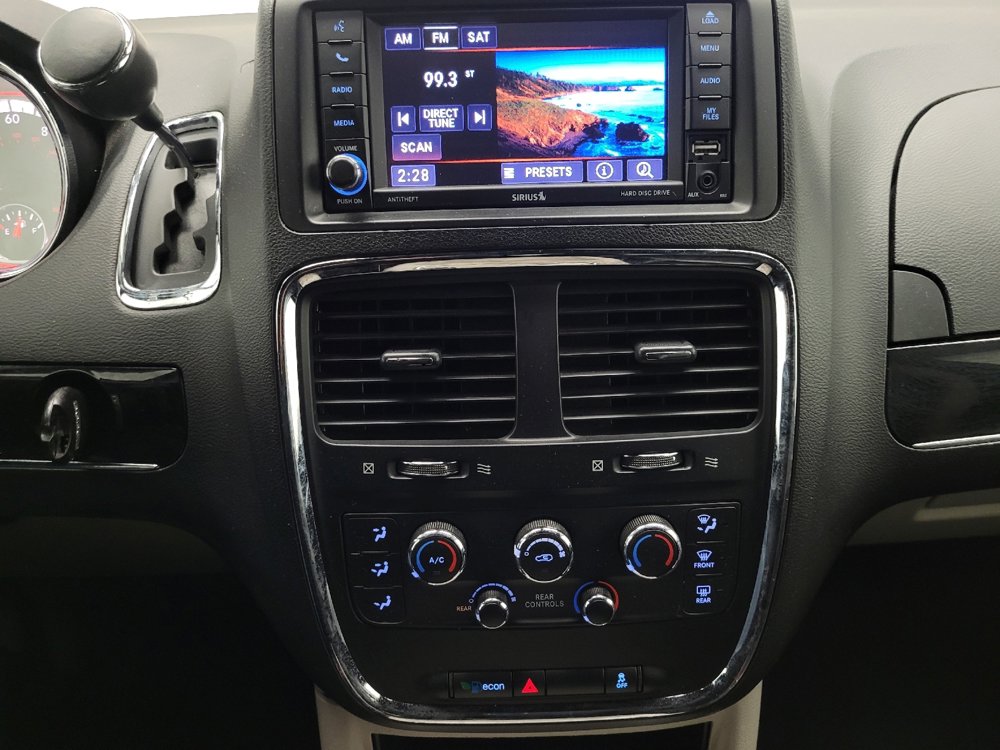 Used 2019 Dodge Grand Caravan SXT image 25