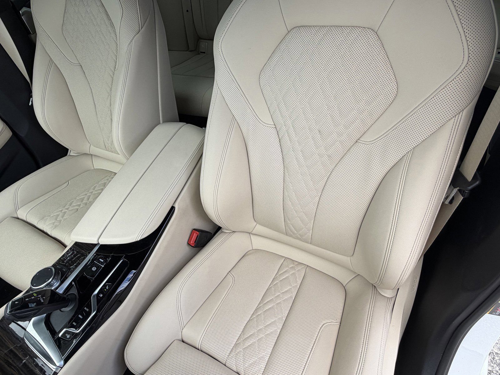 Certified 2023 BMW 530e w/ Premium Package RWD image 22