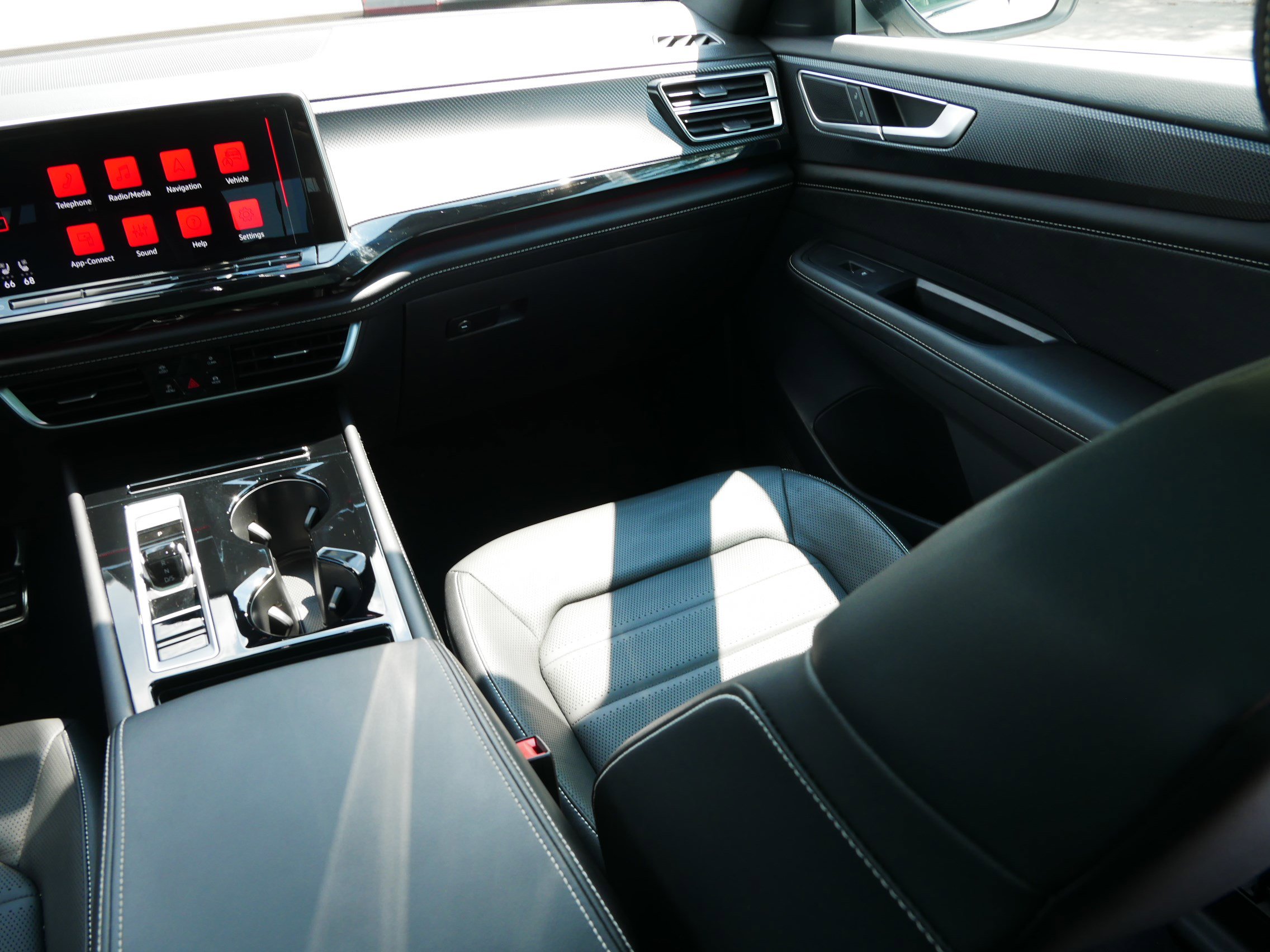 Certified 2024 Volkswagen Atlas Cross Sport SEL R-Line image 11