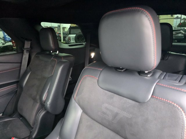 Used 2025 Ford Explorer ST AWD/4WD image 10