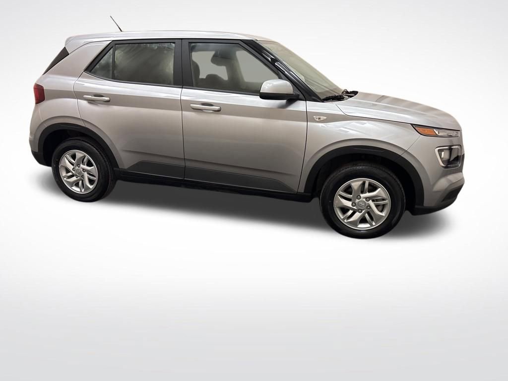 Certified 2026 Hyundai Venue SE FWD image 4
