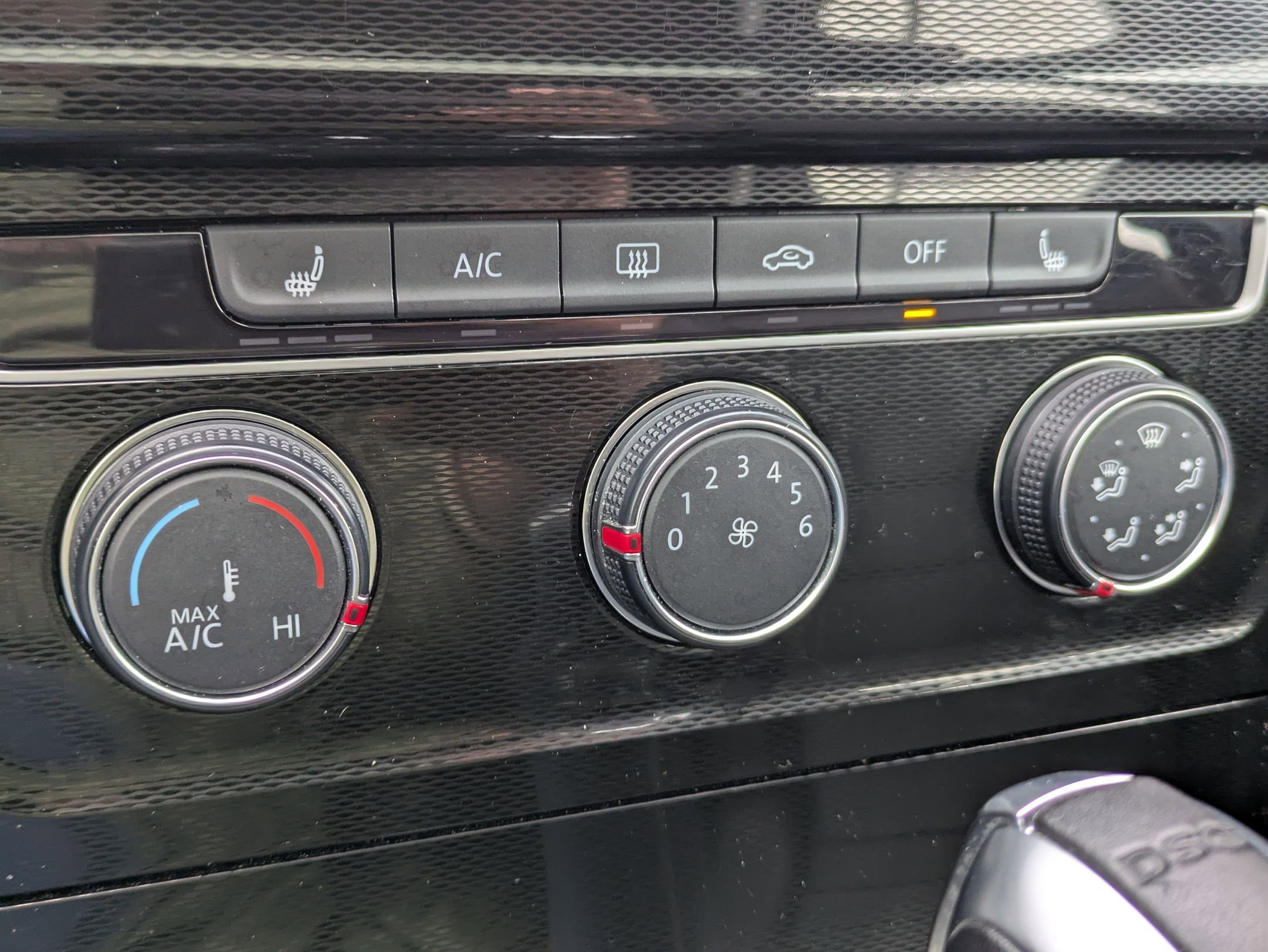 Used 2016 Volkswagen GTI SE w/ Driver Assistance Package image 19