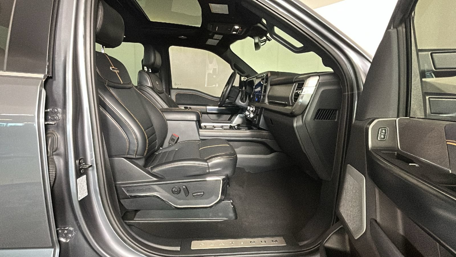 Used 2024 Ford F250 Platinum AWD/4WD image 35