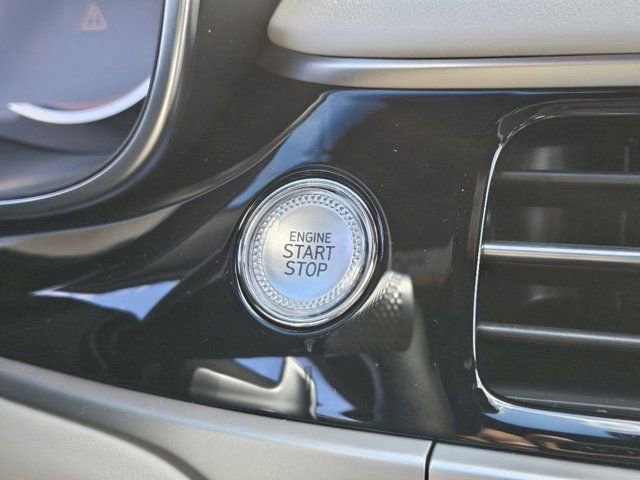 Used 2025 Genesis G70 2.5T RWD image 33