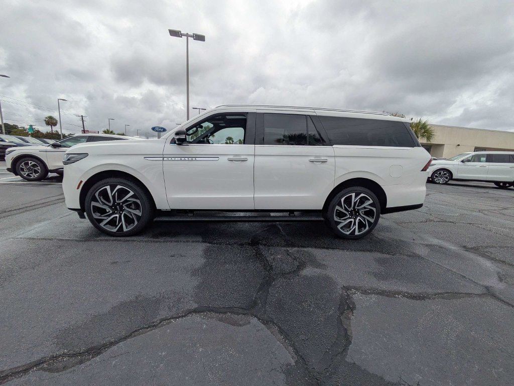 New 2027 Lincoln Navigator L Reserve AWD/4WD image 8