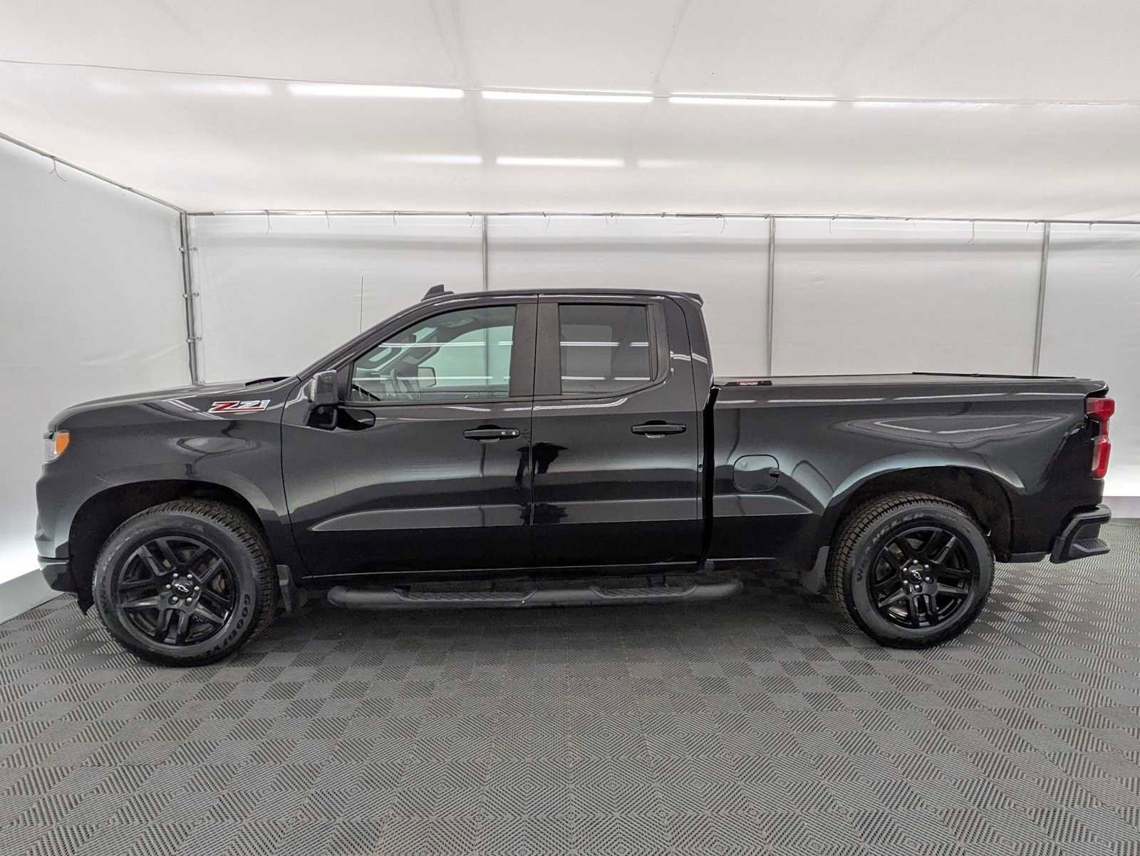 Used 2022 Chevrolet Silverado 1500 RST w/ Convenience Package II AWD/4WD image 3