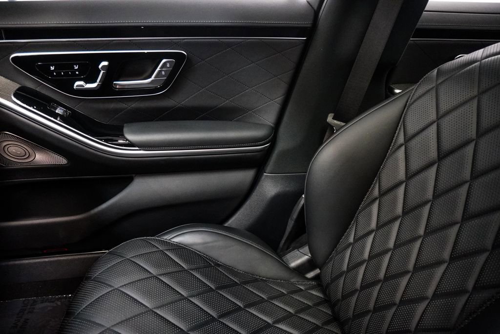 Used 2022 Mercedes-Benz S 500 4MATIC w/ AMG Line Package image 30