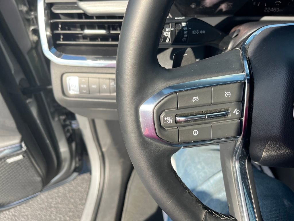 Used 2025 GMC Acadia Elevation image 11