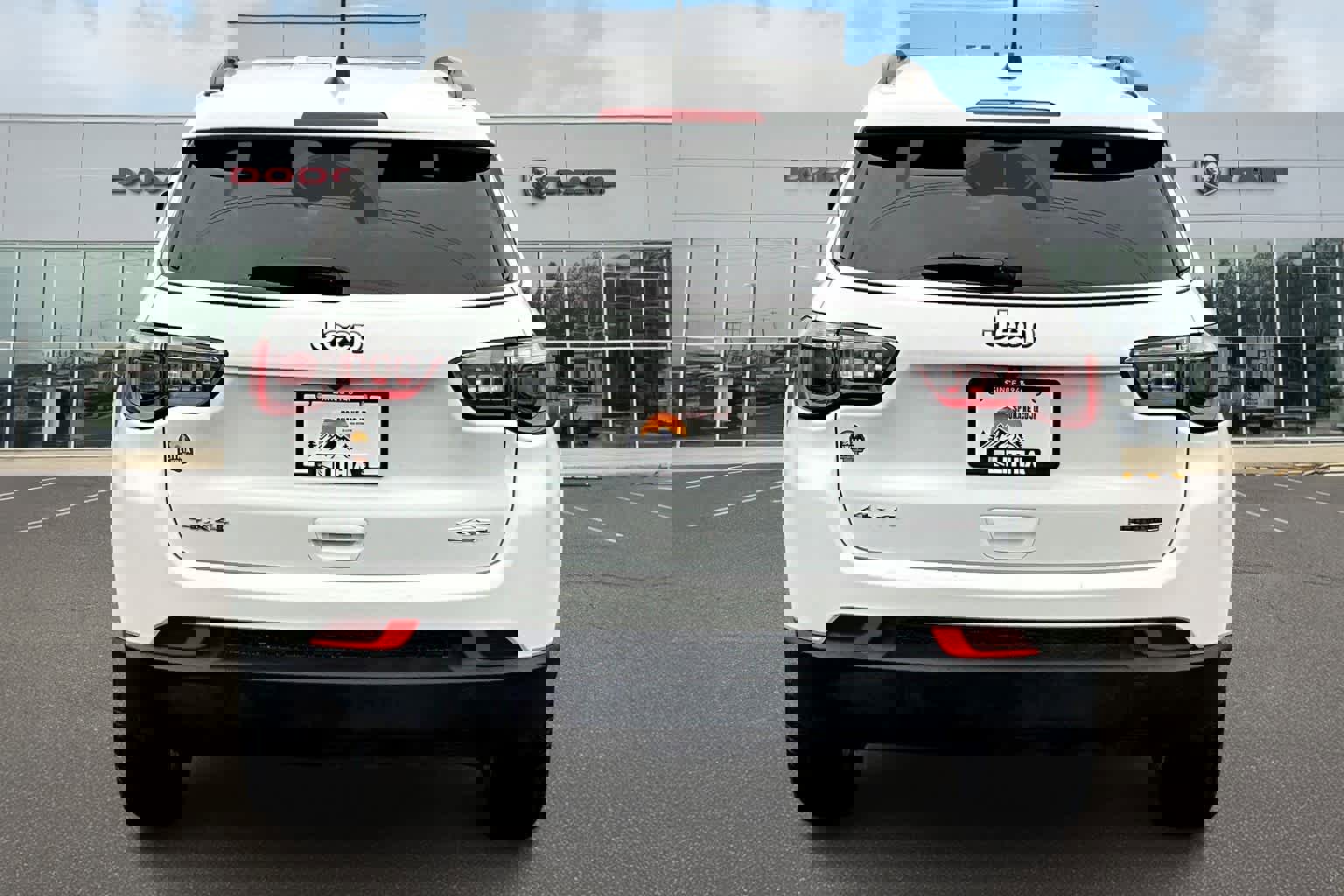 Used 2024 Jeep Compass Latitude image 9