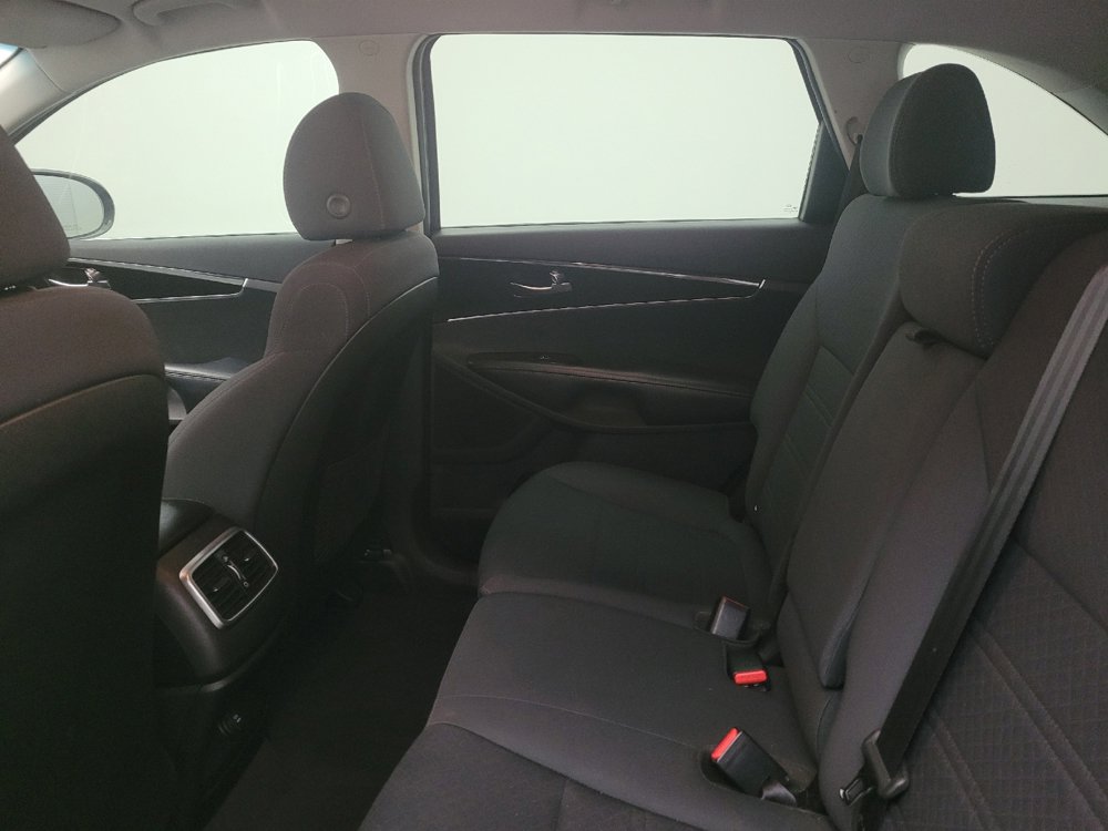 Used 2019 Kia Sorento L FWD image 18