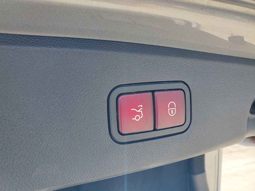 Used 2014 Mercedes-Benz E 350 4MATIC Sedan image 9