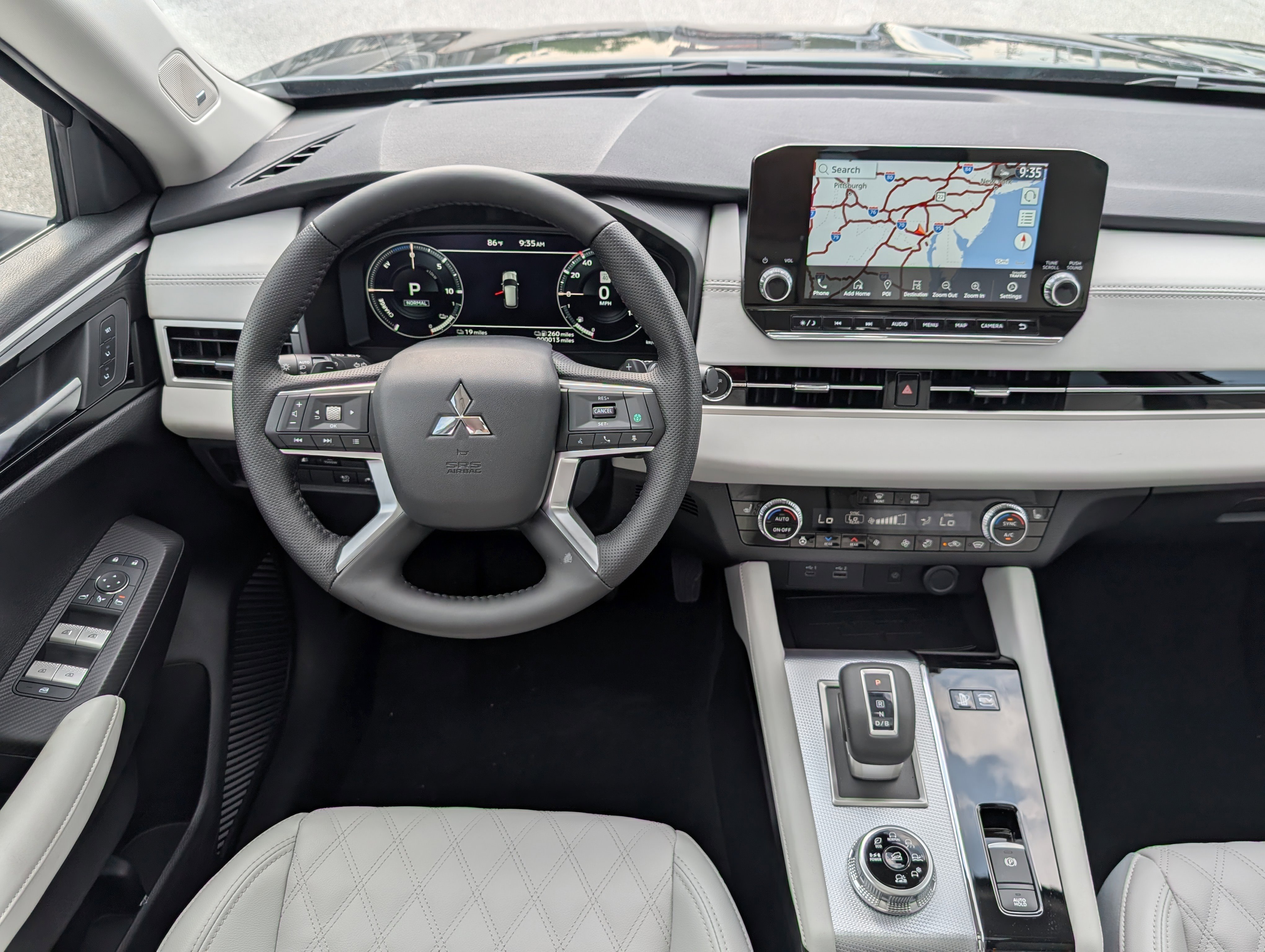 New 2025 Mitsubishi Outlander SEL image 21