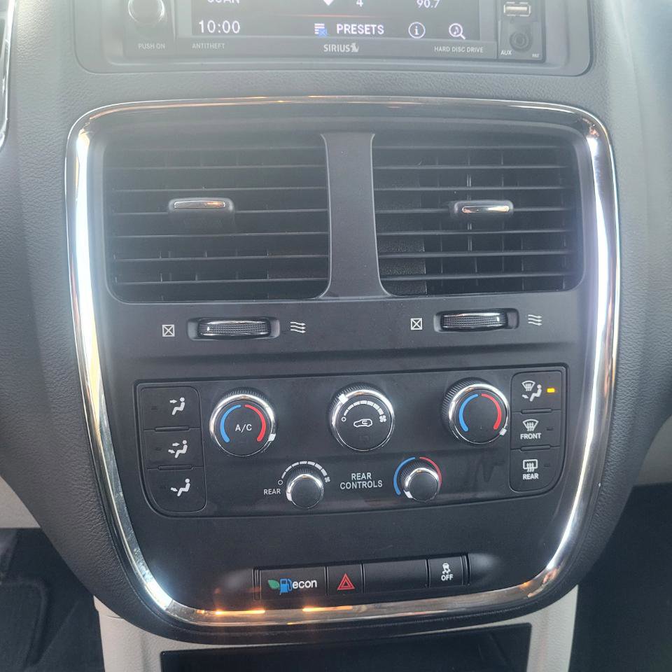 Used 2018 Dodge Grand Caravan SE w/ UConnect Hands-Free Group image 19