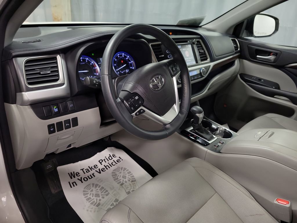Used 2016 Toyota Highlander Limited image 13