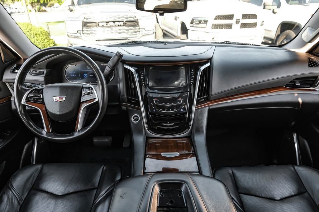 Used 2018 Cadillac Escalade Luxury RWD image 12
