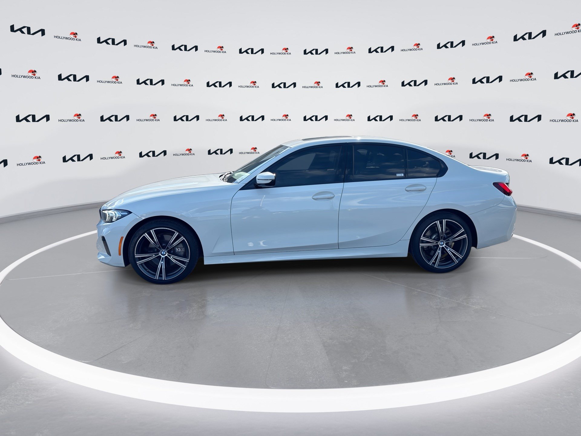 Used 2023 BMW 330i Sedan w/ Convenience Package RWD image 5