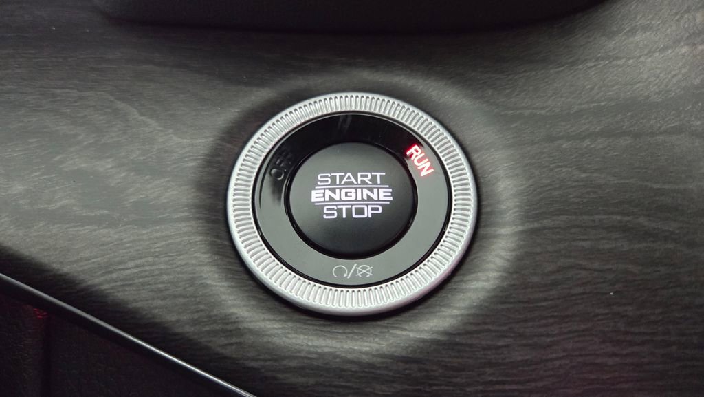 New 2025 Jeep Grand Cherokee Overland w/ Luxury Tech Group IV image 21