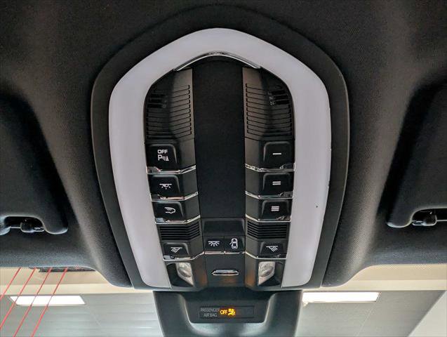 Used 2025 Porsche Macan AWD/4WD image 31