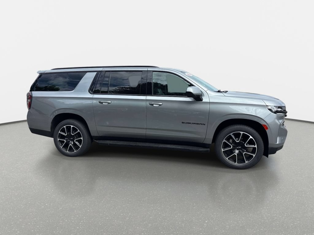 Used 2023 Chevrolet Suburban RST AWD/4WD image 2