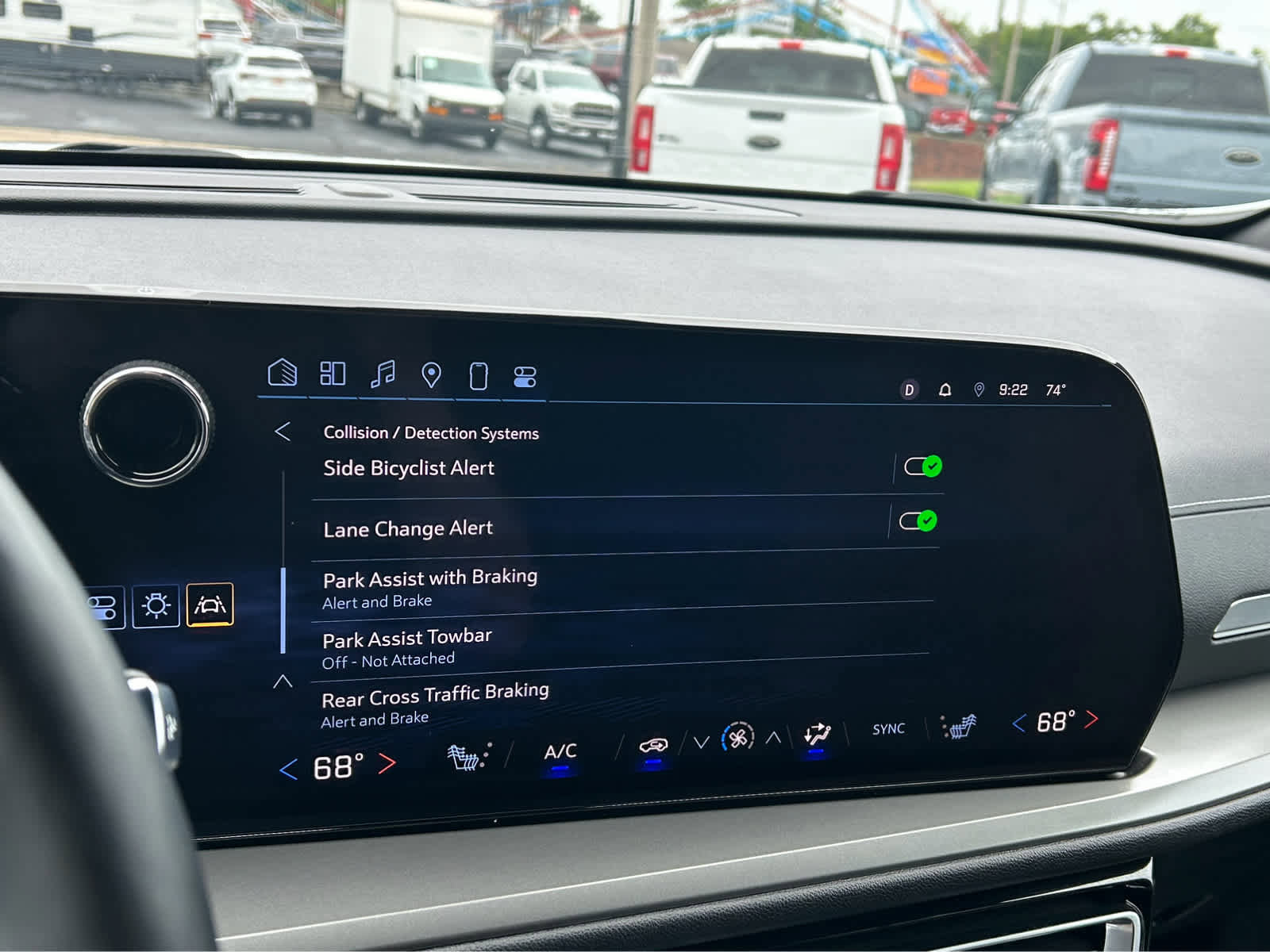 Used 2025 Chevrolet Traverse LT image 35