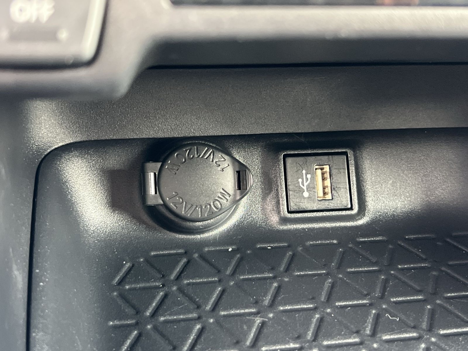 Used 2025 Toyota RAV4 XLE AWD/4WD image 33