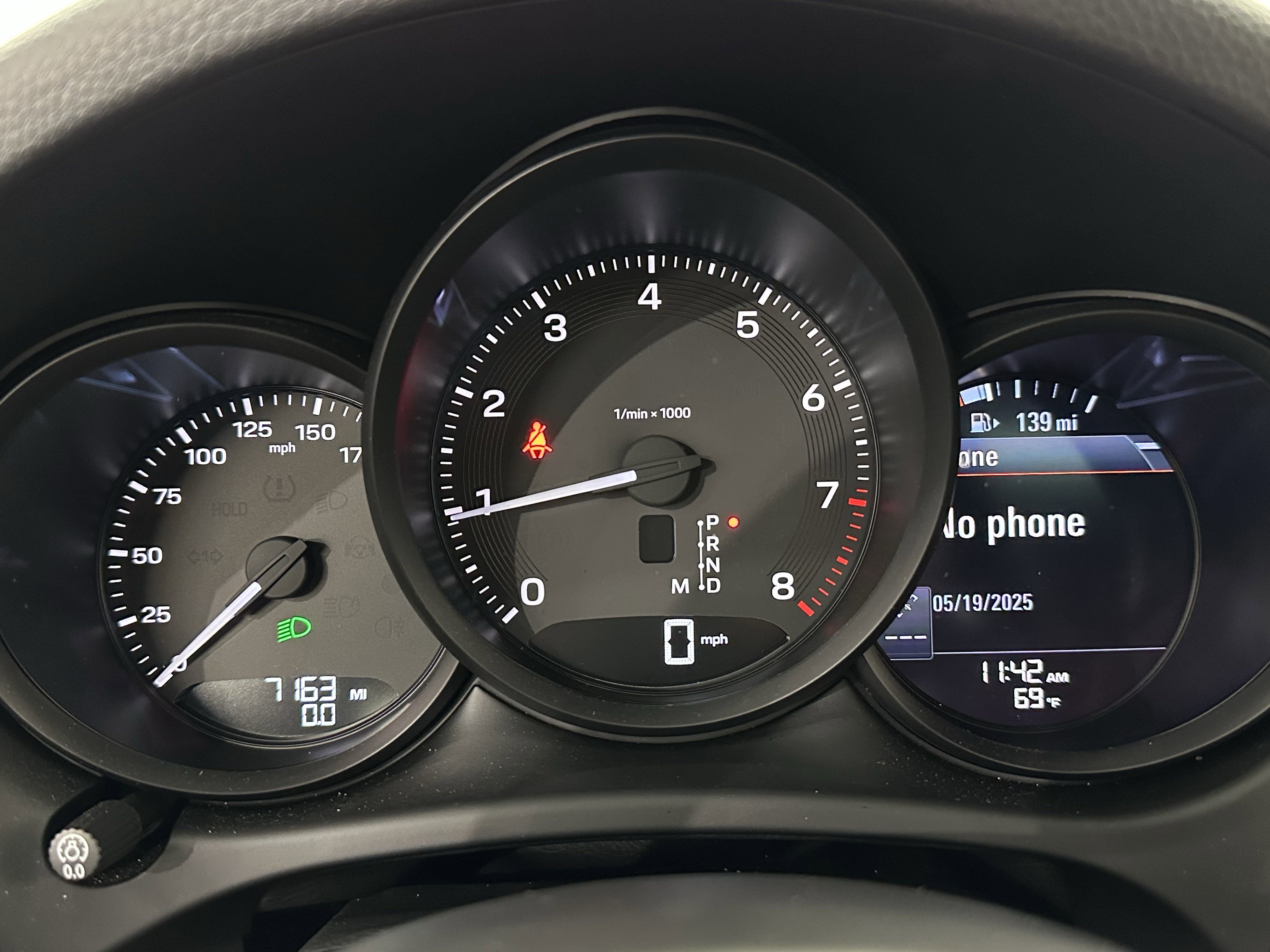 Certified 2024 Porsche Macan image 49