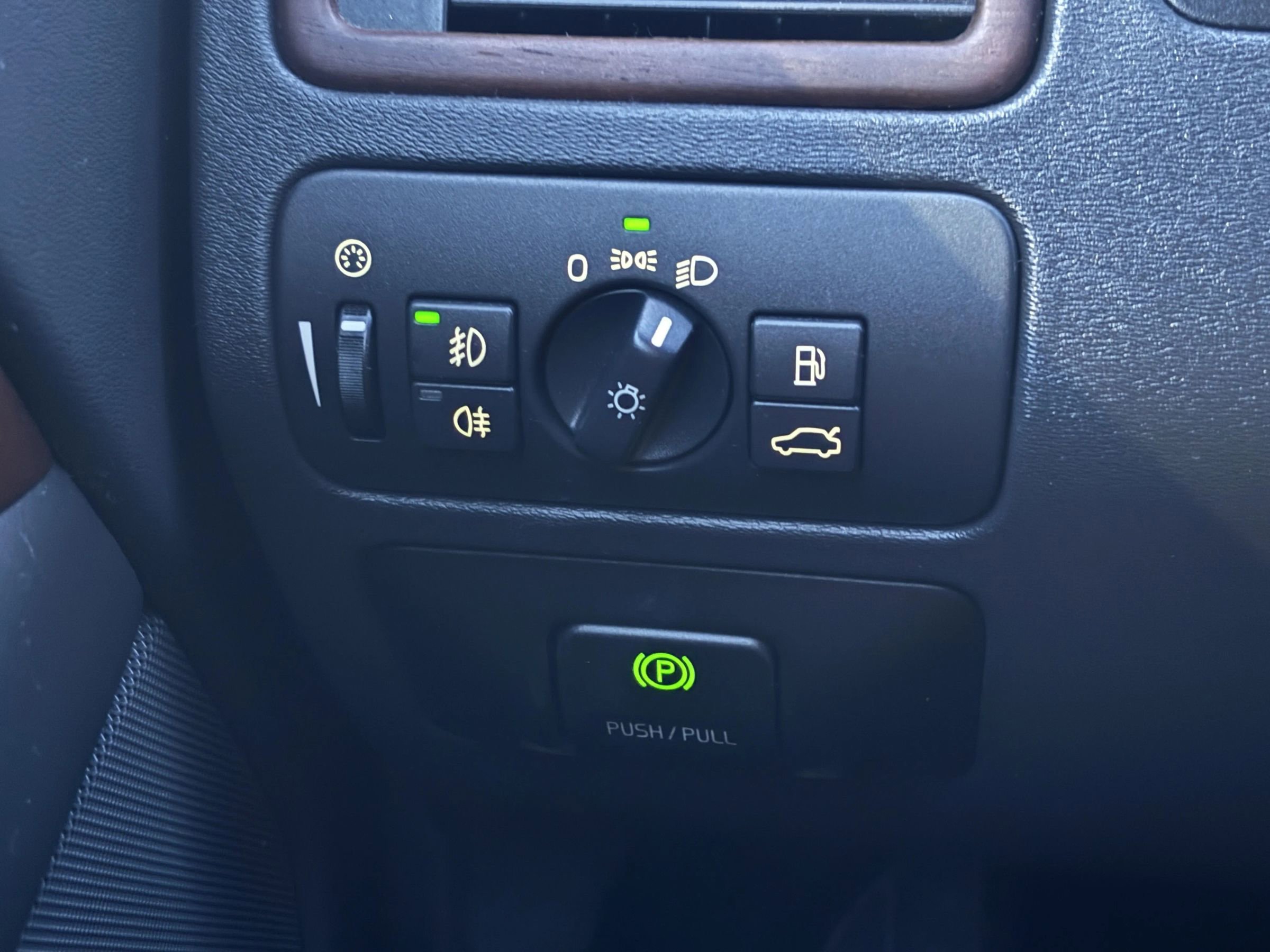 Used 2011 Volvo XC70 3.2 image 16