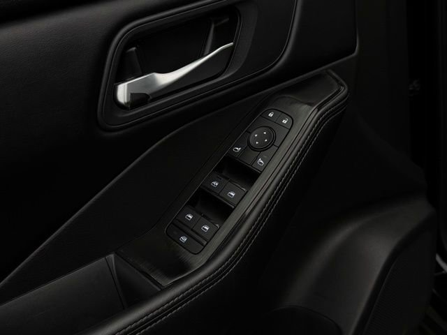 Used 2024 Nissan Rogue SV image 13