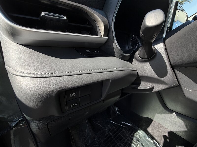 Used 2022 Toyota Highlander XLE AWD/4WD image 25