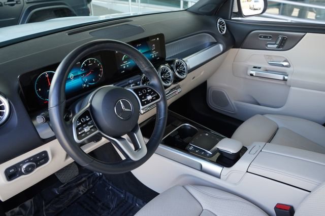 Used 2022 Mercedes-Benz GLB 250 4MATIC image 2